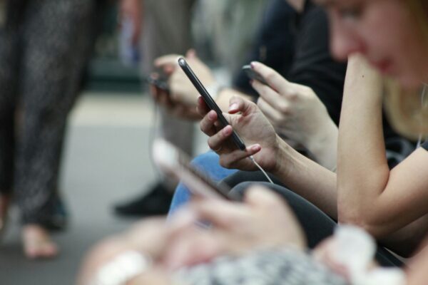 Behind the Scenes of an Oh Em Gee Blog: What Makes It So Addictive?