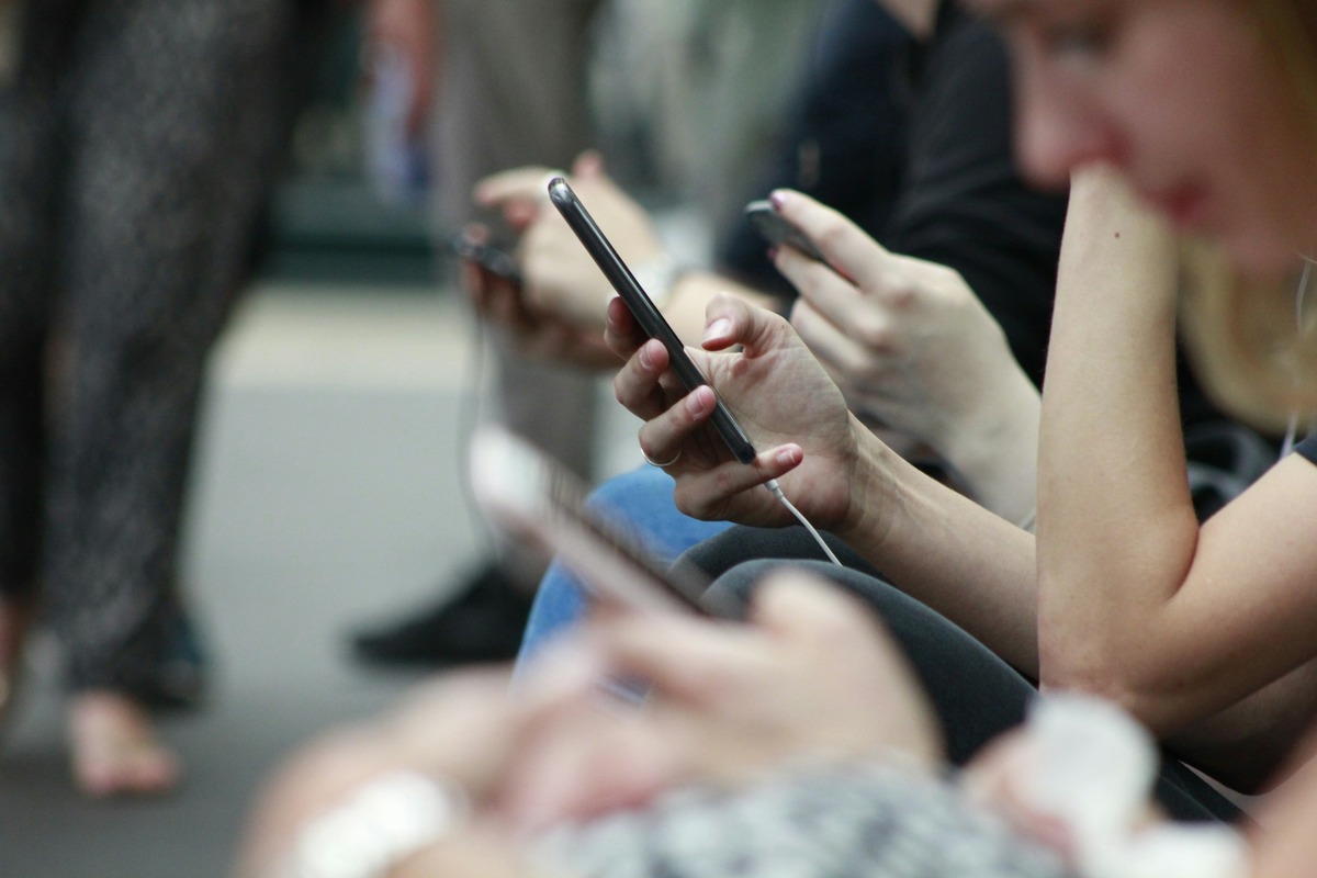 Behind the Scenes of an Oh Em Gee Blog: What Makes It So Addictive?
