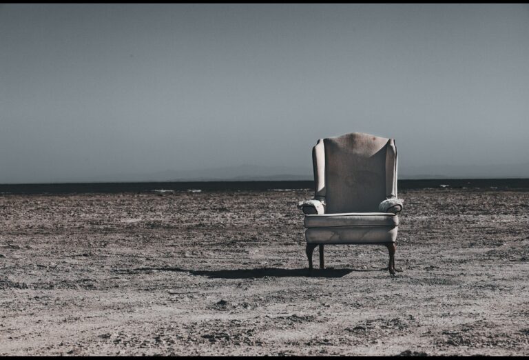 Tumbons, elegant folding armchairs for relaxing